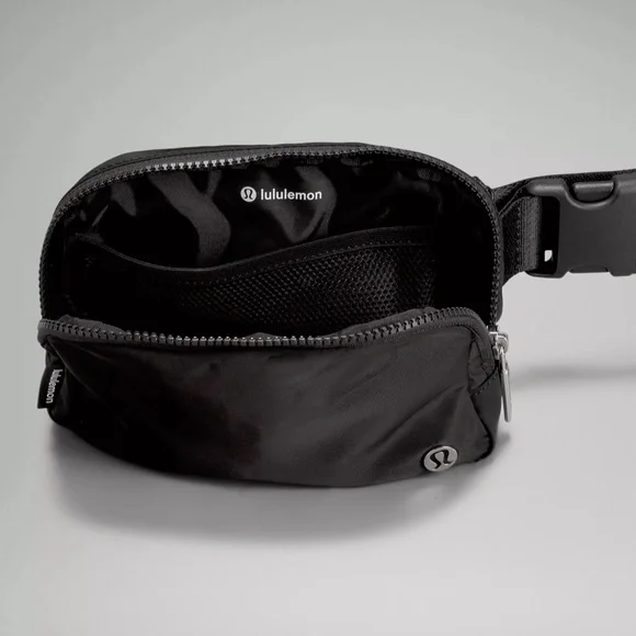 LAST ONES!! 🆕 NWT EXTENDED STRAP lululemon everywhere belt bag - black/white - Picture 15 of 15